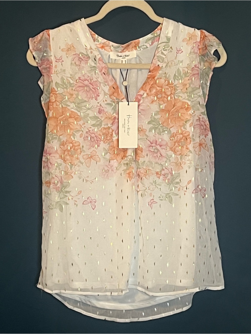 Haver and Blair White Floral V-Neck Sleeveless Camisole
